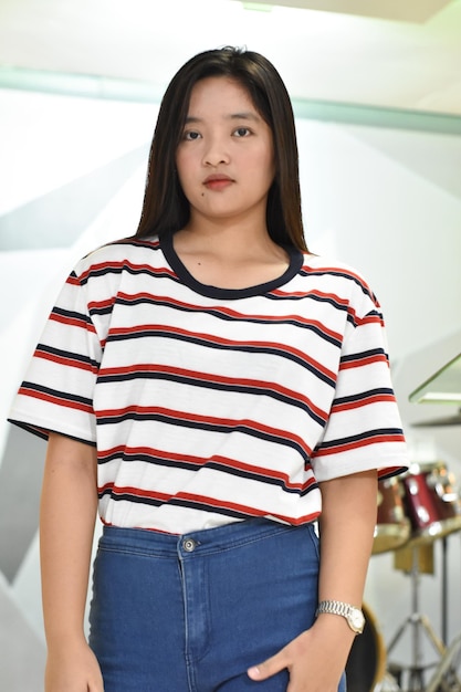 Photo portrait of young woman standing