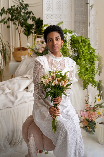 Foto ritratto di giovane donna con fiori che indossa un abito boho chic