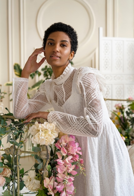 Foto ritratto di giovane donna con fiori che indossa un abito boho chic