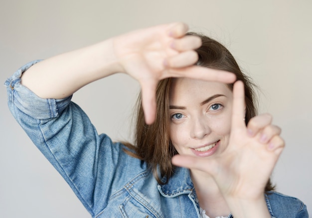 Foto ritratto di una giovane donna