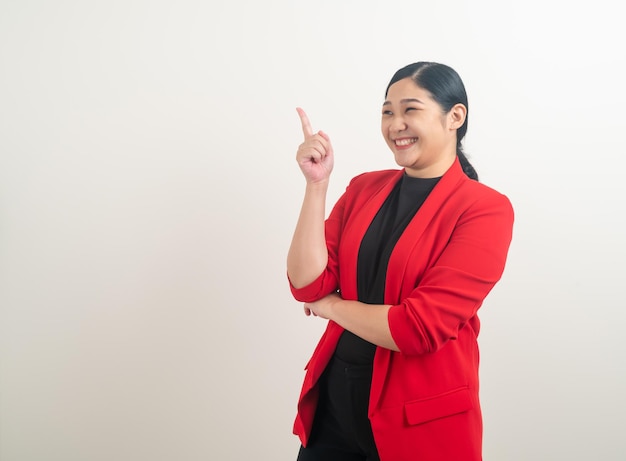 portret Aziatische vrouw denken met witte achtergrond