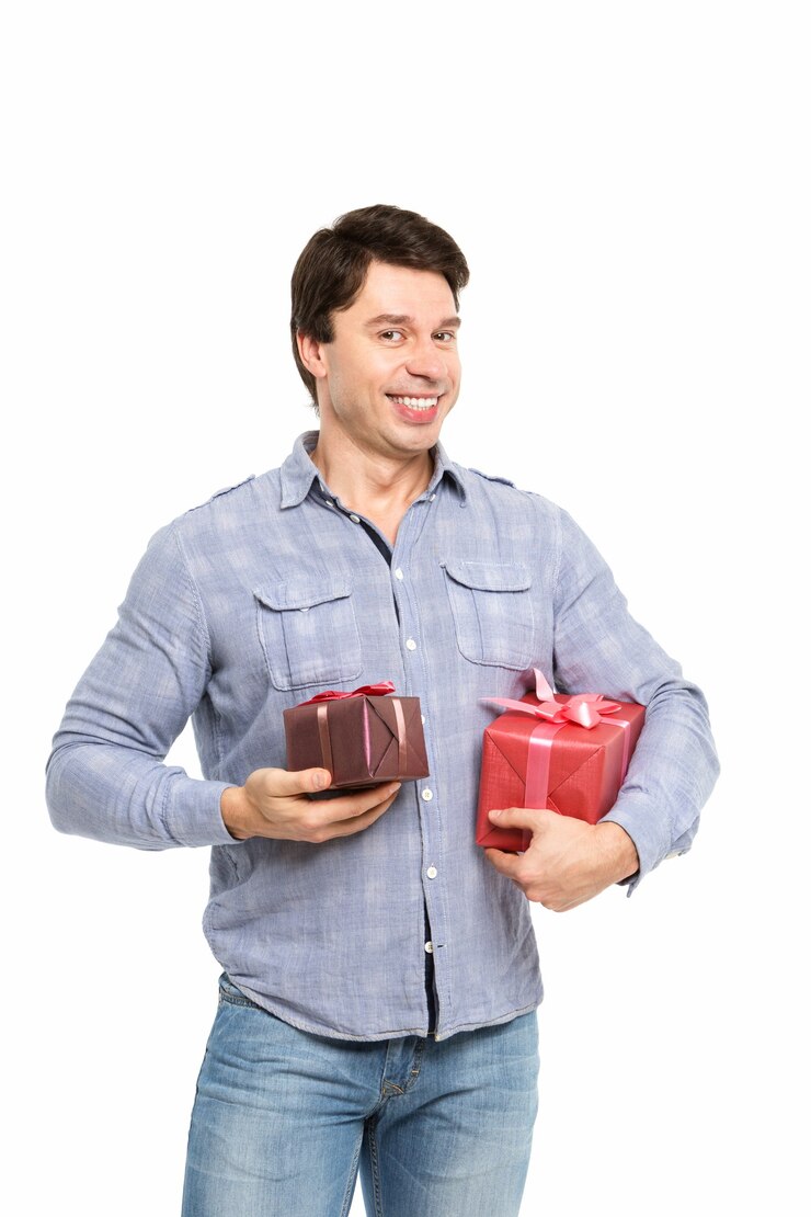 portret jonge man met geschenken