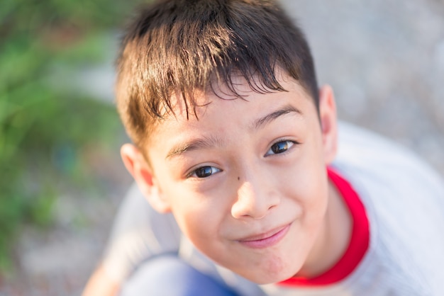 portret jongen in de natuur