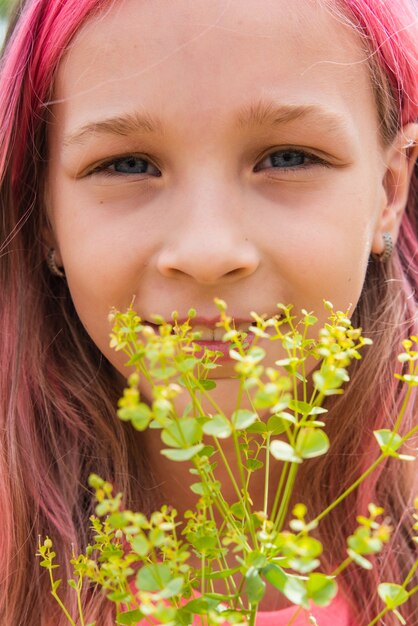 portret meisje met roze haar