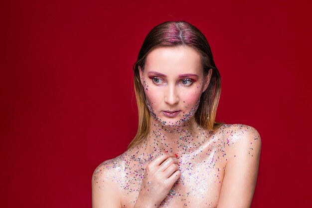 Portret mooie vrouw met glitter make-up