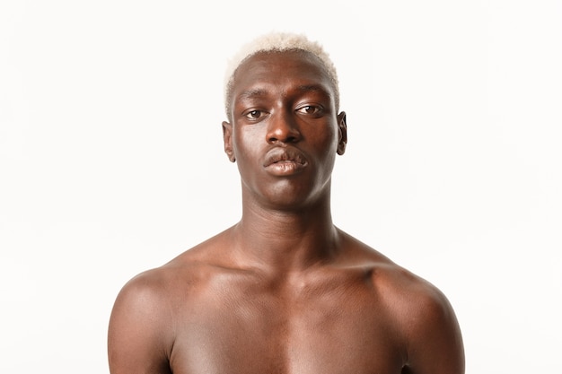 Portret van Afro-Amerikaanse man poseren