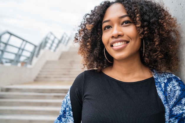 Portret van afro-amerikaanse vrouw.