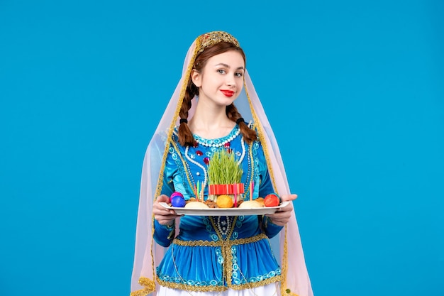 portret van azeri vrouw in traditionele kleding