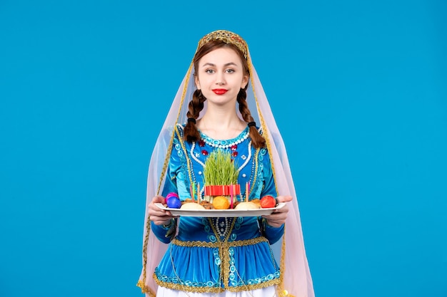 portret van azeri vrouw in traditionele kleding