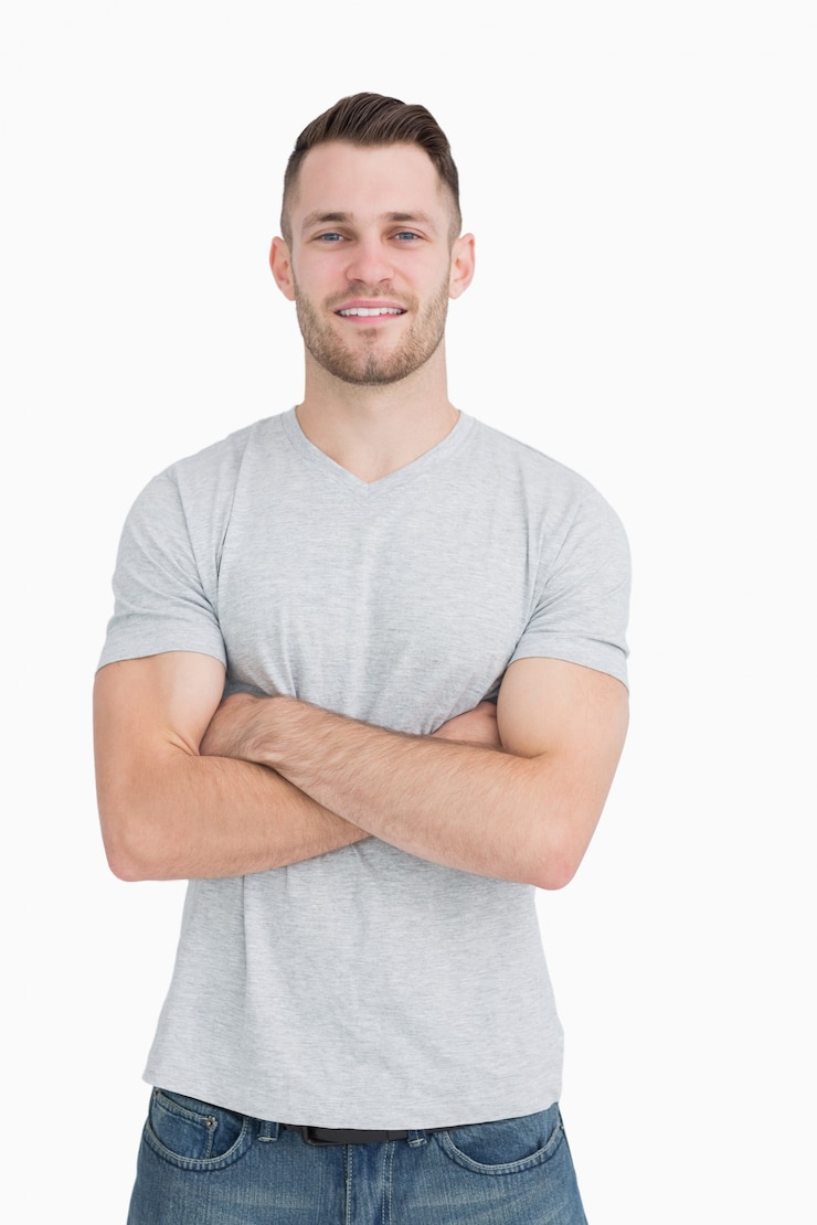 Foto portret van casual jonge man die met gekruiste armen