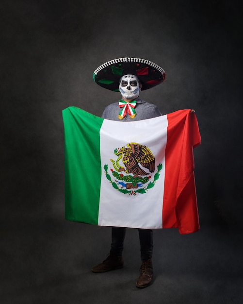 Portret van Catrin met charro-hoed en Mexicaanse vlag Dag van de doden