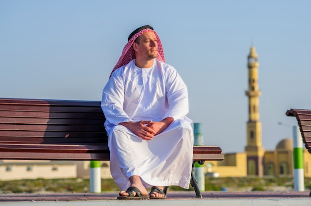 Portret van de Arabische mens van het Middenoosten openlucht.