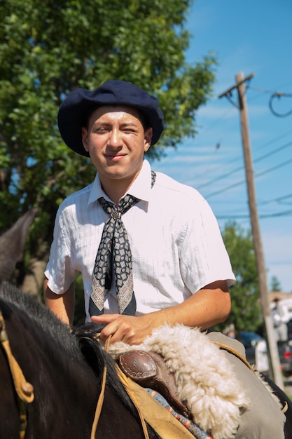 Foto portret van de argentijnse traditionele man