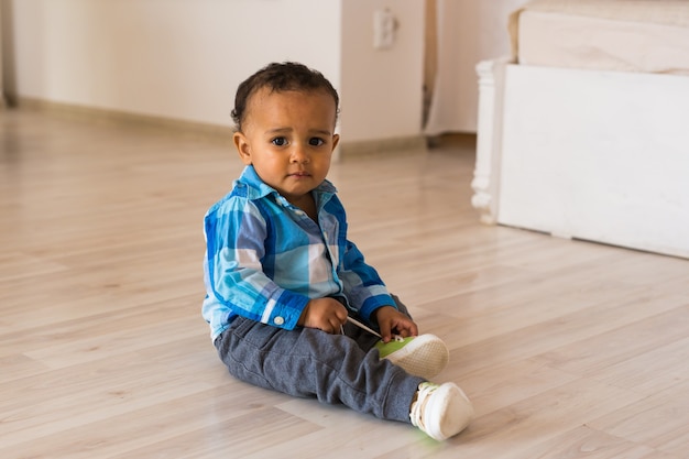 Portret van een Afro-Amerikaanse babyjongen