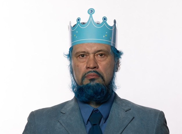 Foto portret van een blauwe koning met een blauwe baard