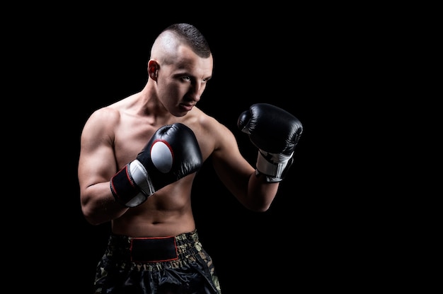 Portret van een bokser van gemengde vechtsporten
