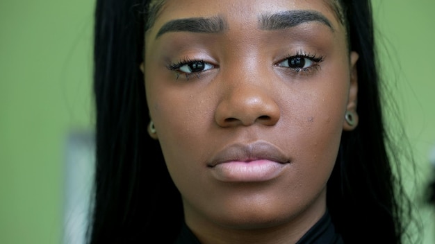 Portret van een Braziliaanse zwarte tienervrouw een Afrikaans tienermeisje