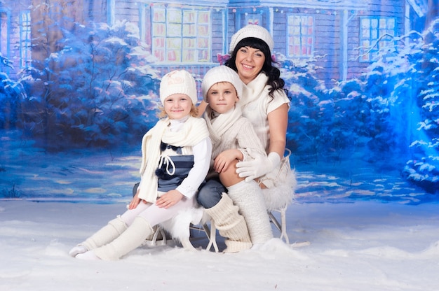Foto portret van een familie die kerstmis samen viert