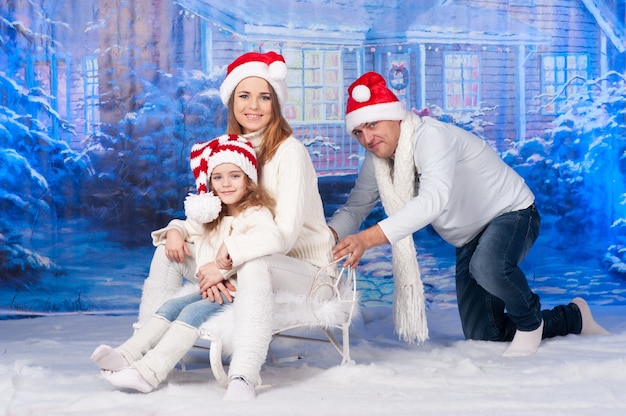 Foto portret van een familie die kerstmis samen viert