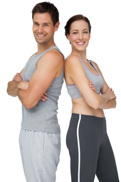 Portret van een gelukkig fit paar met gekruiste handen