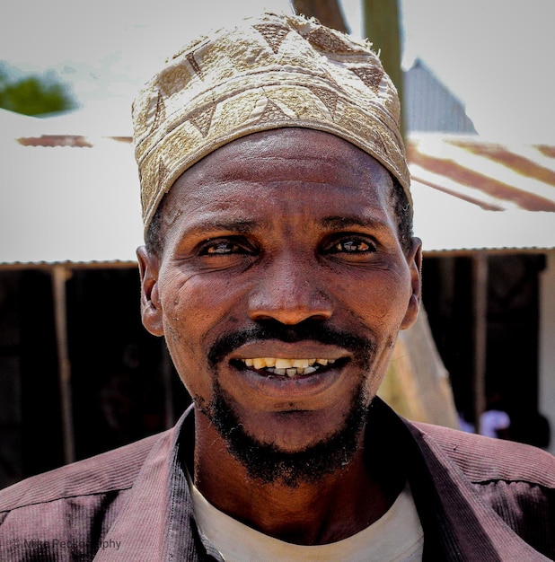 Portret van een glimlachende man