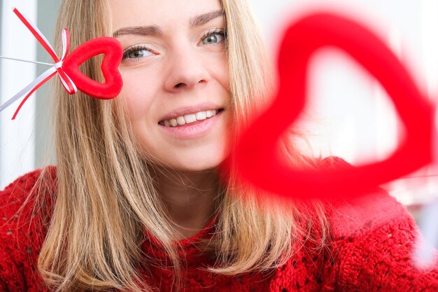 Foto portret van een glimlachende vrouw