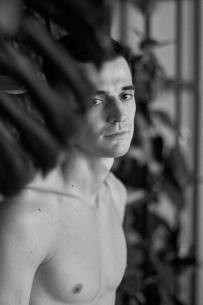 Foto portret van een jonge man zonder shirt