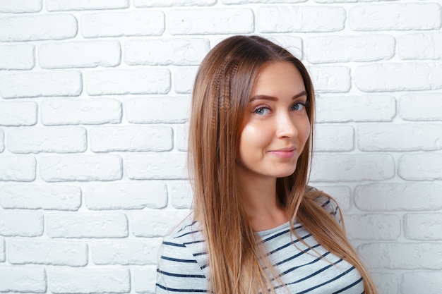 Portret van een jonge mooie vrouw