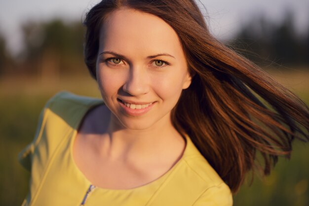 Portret van een jonge vrouw.