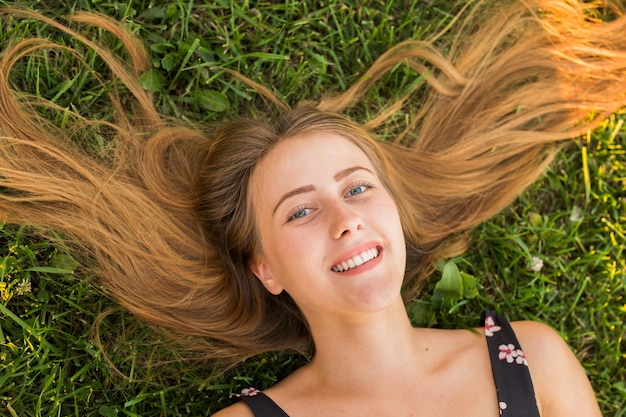 Foto portret van een jonge vrouw