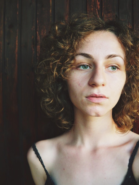 Foto portret van een jonge vrouw