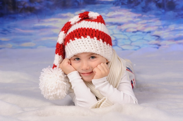 Foto portret van een jongen die kerstmis viert