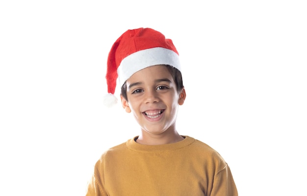 Portret van een klein kind in rode kerstmuts op witte achtergrond