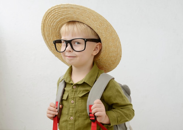 portret van een kleine schooljongen