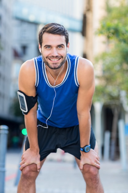 Portret van een knappe atleet