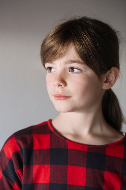 Portret van een meisje met bruin haar