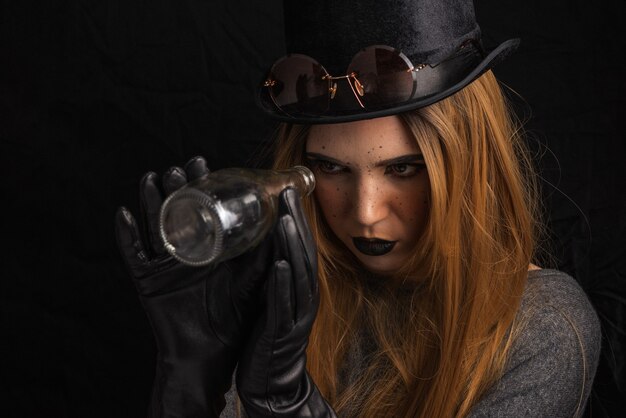 Portret van een meisje met heldere herfstachtige make-up Steampunk-stijl