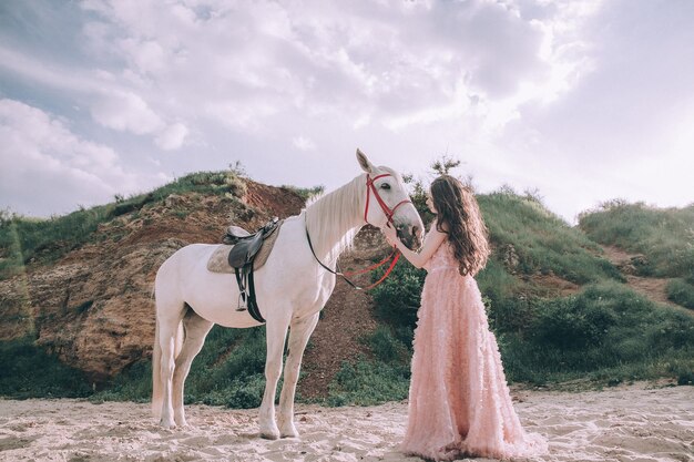 portret van een mooie bruid en paard