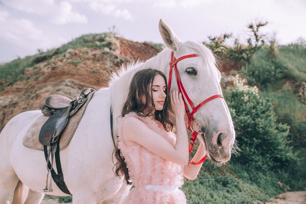 portret van een mooie bruid en paard