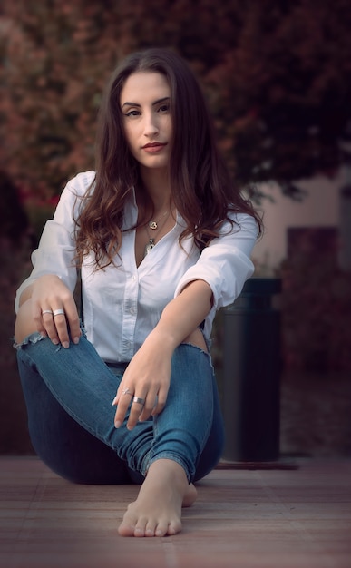 Portret van een mooie brunette.