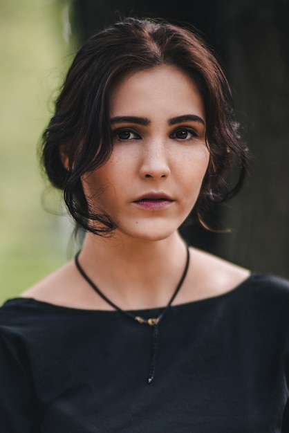 Portret van een mooie jonge vrouw