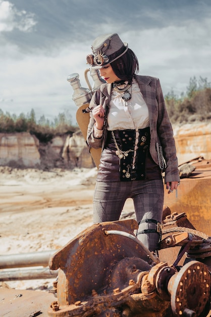 Foto portret van een mooie vrouw steampunk, post-apocalyps