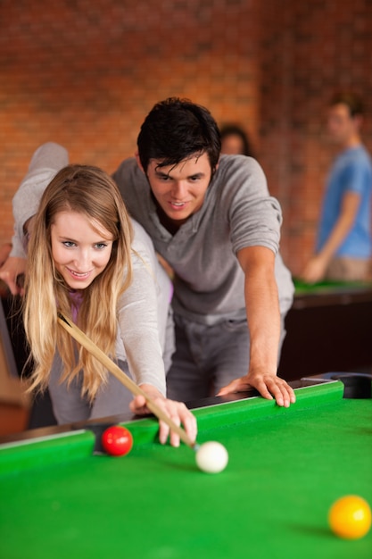 Portret van een paar snooker spelen