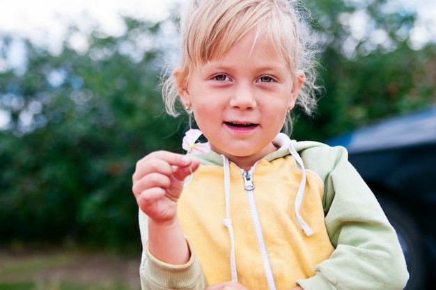 Portret van een plattelandsmeisje