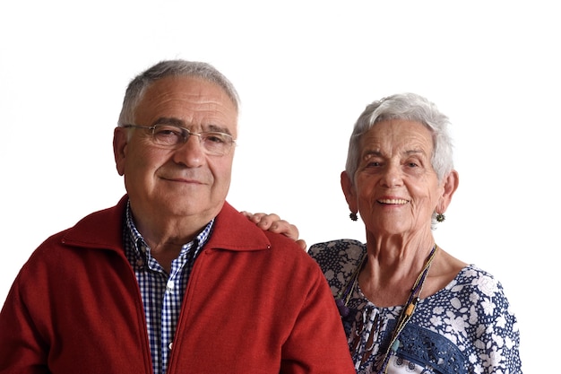 Portret van een senior koppel op een witte achtergrond