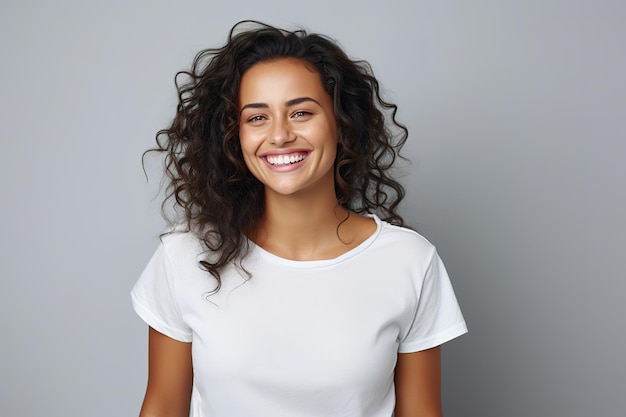 portret van een tevreden vrouw van in de dertig