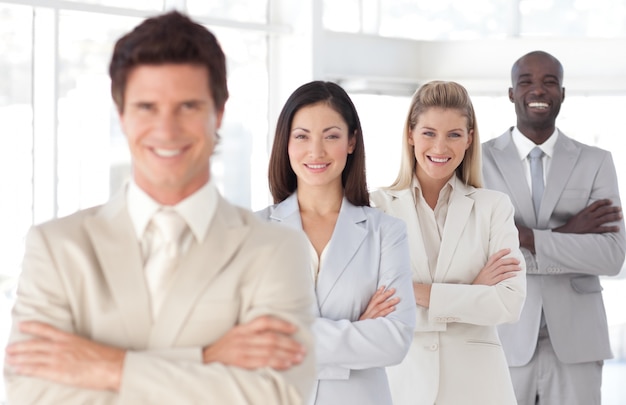 Portret van een verenigd team op het werk