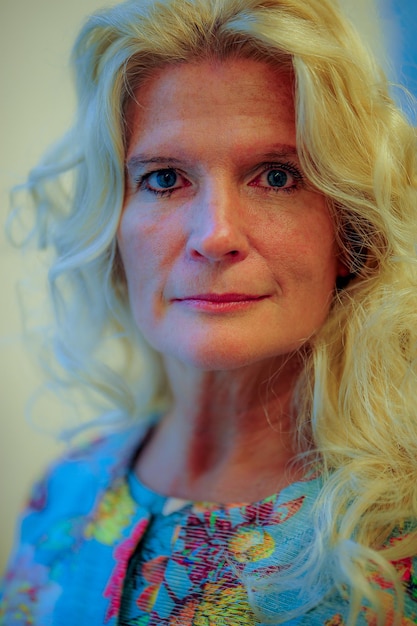 Foto portret van een volwassen vrouw