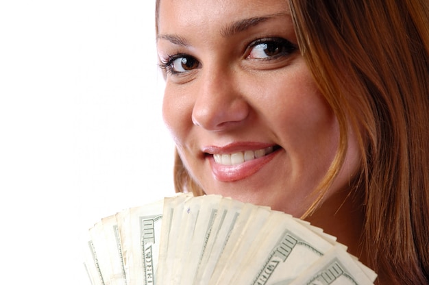 Portret van een vrolijke jonge het geldbankbiljetten van de vrouwenholding