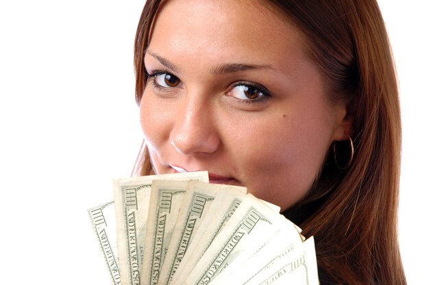 Portret van een vrolijke jonge vrouw met geld bankbiljetten geïsoleerd witte achtergrond